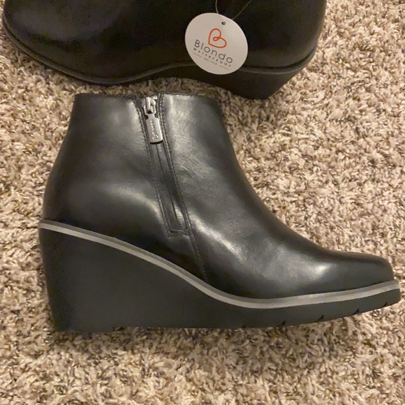 Blondo Leah Waterproof Wedge Bootie - Picture 4 of 10